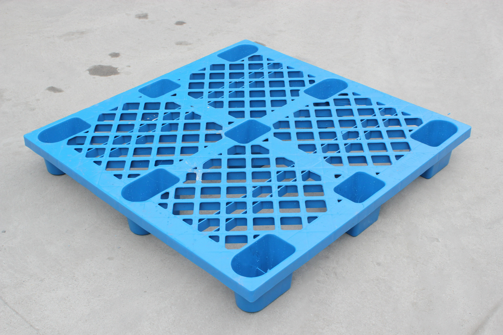 PE塑料托盤 從廠家供應到批發價格的全方位解析